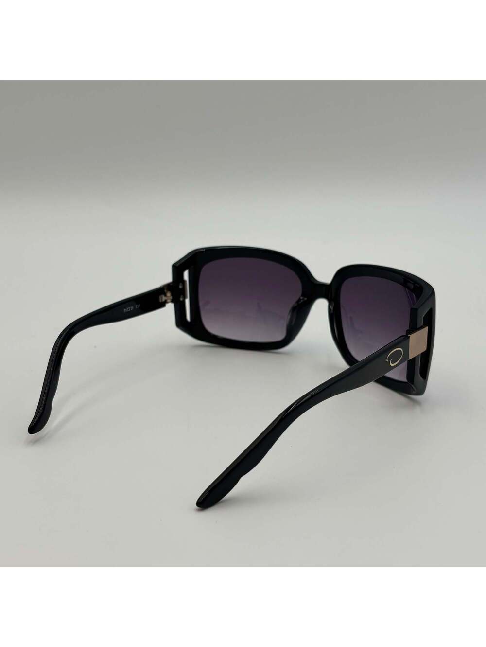 Oscar de la Renta Oversized Black Square Sunglasses SSC5046 - Picture 3 of 7